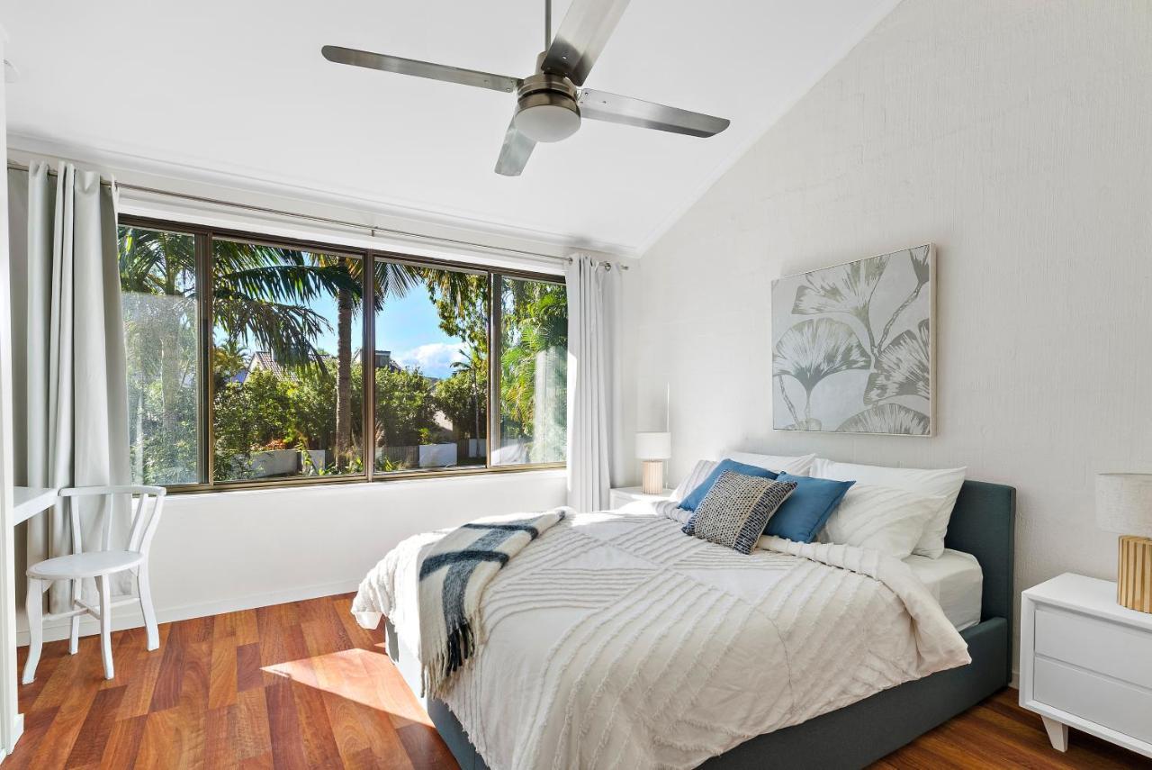 Stylish Townhouse, Private Courtyard Walk To Beach Noosaville Exteriér fotografie